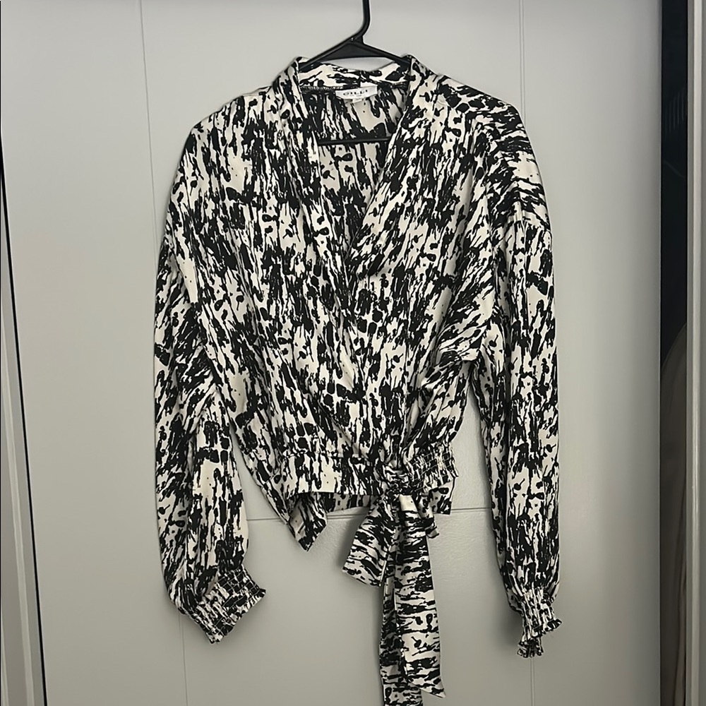Women's Black and White Printed Top